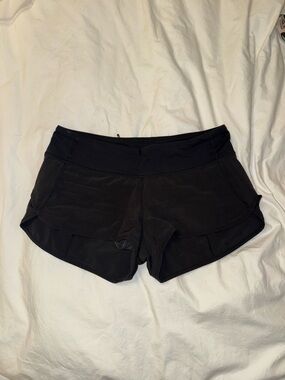 Lululemon Black Speed Shorts size 6 2.5 inch